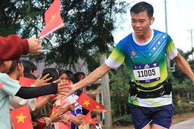 Chinh phục đỉnh Pyâu qua từng bước chạy