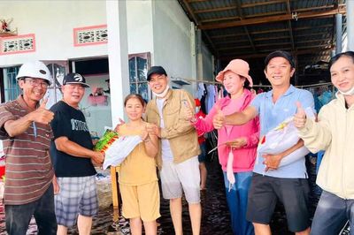 Hỗ trợ người dân vùng ngập lụt tại phường La Gi