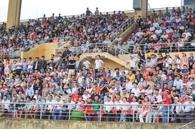 Khi bóng đá là ngày hội của người dân