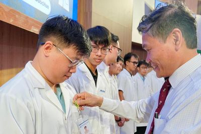 Tạo nguồn cán bộ từ chính sách 'chiêu hiền, đãi sĩ' ở xứ Huế Bài 3: Câu chuyện hiền tài chọn trở về để cống hiến