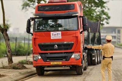 Tăng cường tuần tra, kiểm soát xe chở vật liệu xây dựng