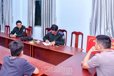 Lập biên bản 2 đối tượng săn bắt chim trái phép tại Vườn chim Bạc Liêu