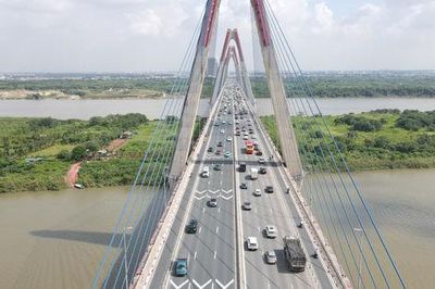 Lắp biển báo khoảng cách trên cầu Nhật Tân không phải nhằm mục đích xử phạt