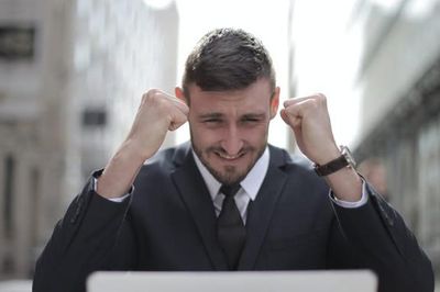 Đàn ông tuổi 40: Tưởng vững vàng nhưng bên trong lại tồn tại những áp lực khó nói