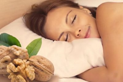Lợi ích bất ngờ của quả óc chó đối với giấc ngủ