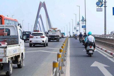 Cầu Nhật Tân xuất hiện mốc khoảng cách 0-50-100-150-200m nhưng chưa xử phạt