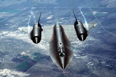 Máy bay trinh sát huyền thoại SR-71 Blackbird trở lại bầu trời sau 27 năm?