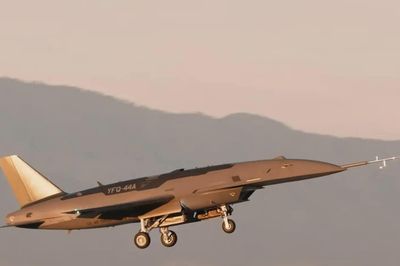 Chiến đấu cơ không người lái YFQ-44A Fury ngày càng đáng sợ hơn
