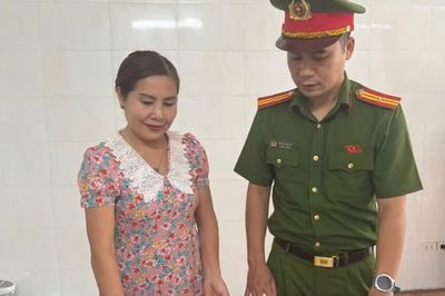 Từ lời nói của người con, khẩu K59 kỷ vật của người cha được giao nộp