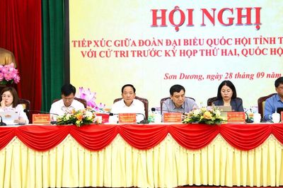 Trưởng Ban Tuyên giáo Trung ương Trịnh Văn Quyết tiếp xúc cử tri ở Tuyên Quang