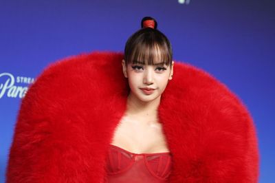 Lisa bật khóc khi thắng VMAs 2026