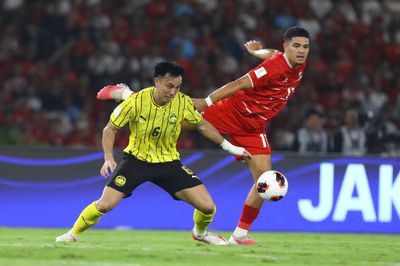 Indonesia chật vật cầm hòa Malaysia