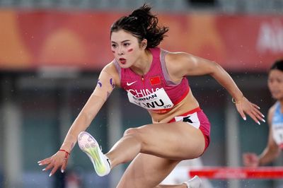 'Nữ thần điền kinh' Trung Quốc bật khóc tại ASIAD 2026