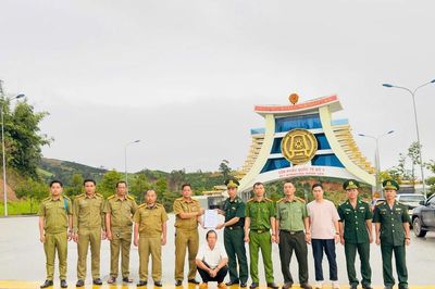 Bắt đối tượng truy nã đặc biệt nguy hiểm trốn sang Lào