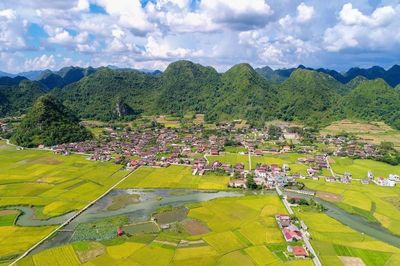Xây dựng cột cờ trên đỉnh núi Nà Lay