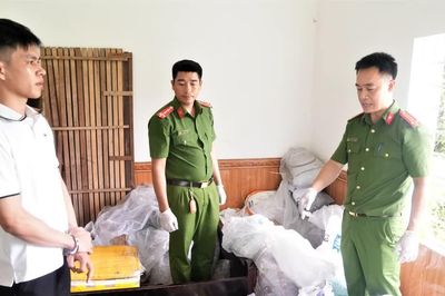 Nam thanh niên ở Nghệ An giấu gần 1 tấn nguyên liệu chế tạo pháo nổ