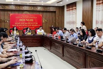 Agribank cùng Đoàn đại biểu Quốc hội thành phố Hà Nội trao 1 tỷ đồng hỗ trợ xây dựng Nhà Đại đoàn kết