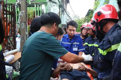 Sập gác xép căn nhà trong hẻm ở TPHCM, 3 người thoát nạn