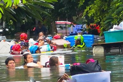 Cảnh ngập lụt nghiêm trọng ở thủ đô Bangkok