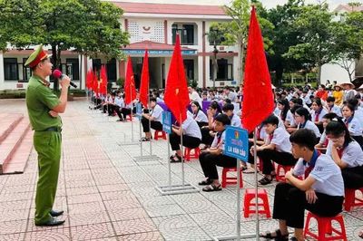 Đa dạng hình thức giáo dục pháp luật cho học sinh Quảng Trị