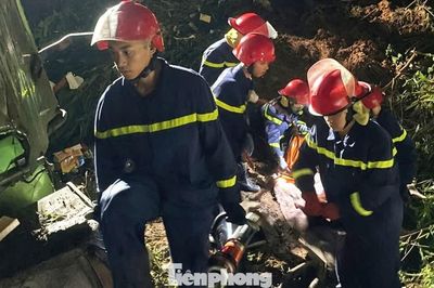 Xe đầu kéo tông hộ lan trên Quốc lộ 49 ở Huế, tài xế tử vong tại chỗ