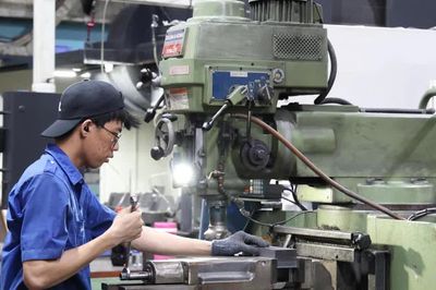 Trường liên tục 'suất nhân lực', doanh nghiệp vẫn than thiếu người: Nghẽn ở đâu?