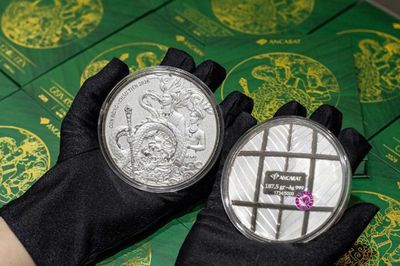 Giá bạc lao dốc, bạc thỏi giảm hơn 1 triệu đồng/kg