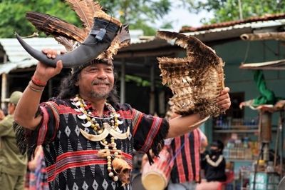 Già làng Cơ Tu biết dựng Gươl, tạc tượng, chơi hàng chục nhạc cụ