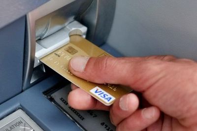 Những điều cần lưu ý khi chuyển tiền qua ATM