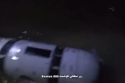 Iran công bố video thu giữ tàu lặn thứ hai của Mỹ ở Hormuz