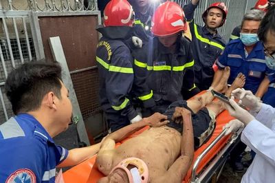 Kịp thời giải cứu 3 người trong vụ sập nhà dân tại phường Phú Nhuận