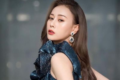 Phương Oanh hạnh phúc đón ngày trọng đại bên hội bạn thân