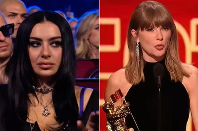Xôn xao phản ứng 'lạnh như băng' của Charli XCX dành cho Taylor Swift tại VMAs 2026