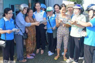 100% hộ gia đình ở Vĩnh Thuận cam kết không xả rác xuống kênh rạch