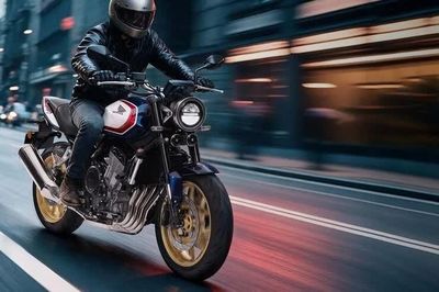 Honda CB500 Super Four 2027 ra mắt: Phối màu mới, giá hơn 168 triệu đồng