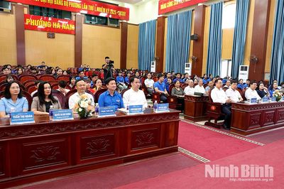 Tọa đàm, tặng quà thân nhân liệt sĩ và trao giải Cuộc thi trực tuyến “Tìm hiểu 60 năm Ngày hy sinh của Mười nữ dân quân pháo phòng không Lam Hạ (1966-2026)”