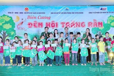 Trăng rằm ấm áp biên cương