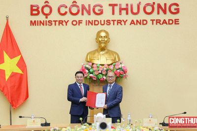 Trao Quyết định bổ nhiệm Thứ trưởng Bộ Công Thương Lương Hoàng Thái