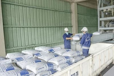 Xi măng đồng loạt tăng giá, có loại tăng tới 100.000 đồng/tấn