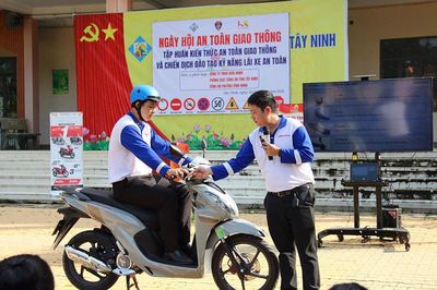 Gần 700 sinh viên Tây Ninh được trang bị kỹ năng lái xe an toàn