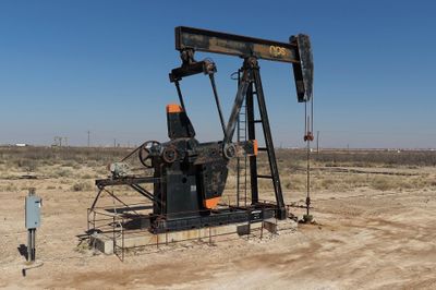 Giá Brent trở lại trên 106 USD: Thị trường định giá lại triển vọng mở Hormuz
