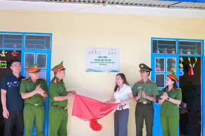 Học viện CSND tặng công trình 'Trường đẹp cho em' và 'Nhà hạnh phúc' tại Điện Biên