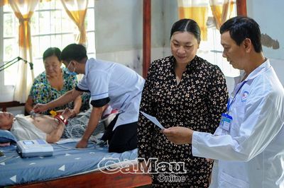 Chăm sóc sức khoẻ tận nhà dân