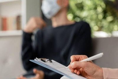 Người yêu mắc bệnh ở tuổi 40, tôi có nên rời đi để tìm hạnh phúc?