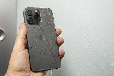Điện thoại chống nước vẫn có thể bị hỏng bởi thói quen nguy hiểm này của nhiều người