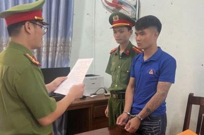 Bắt tạm giam thanh niên 18 tuổi giao cấu với trẻ vị thành niên