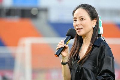 Madam Pang từ bỏ quyền lực ở CLB, trở thành 'bà trùm' bóng đá Thái Lan thế nào?