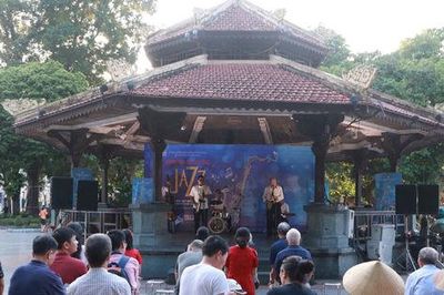 Xuống phố nghe jazz, khám phá đời sống đô thị Hà Nội