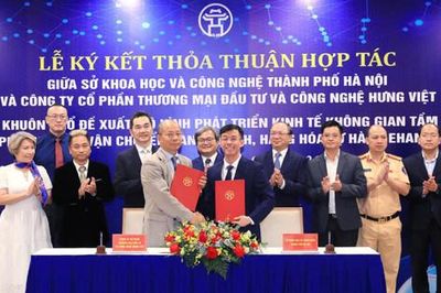 Ký thoả thuận hợp tác thử nghiệm 'taxi bay' tại Hà Nội