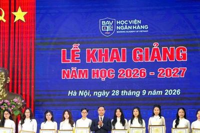 Nhiều sinh viên nhận học bổng ngành Ngân hàng